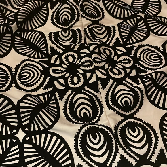 Vintage Black and Cream Patterned Textured Skirt - Picture 2 of 7